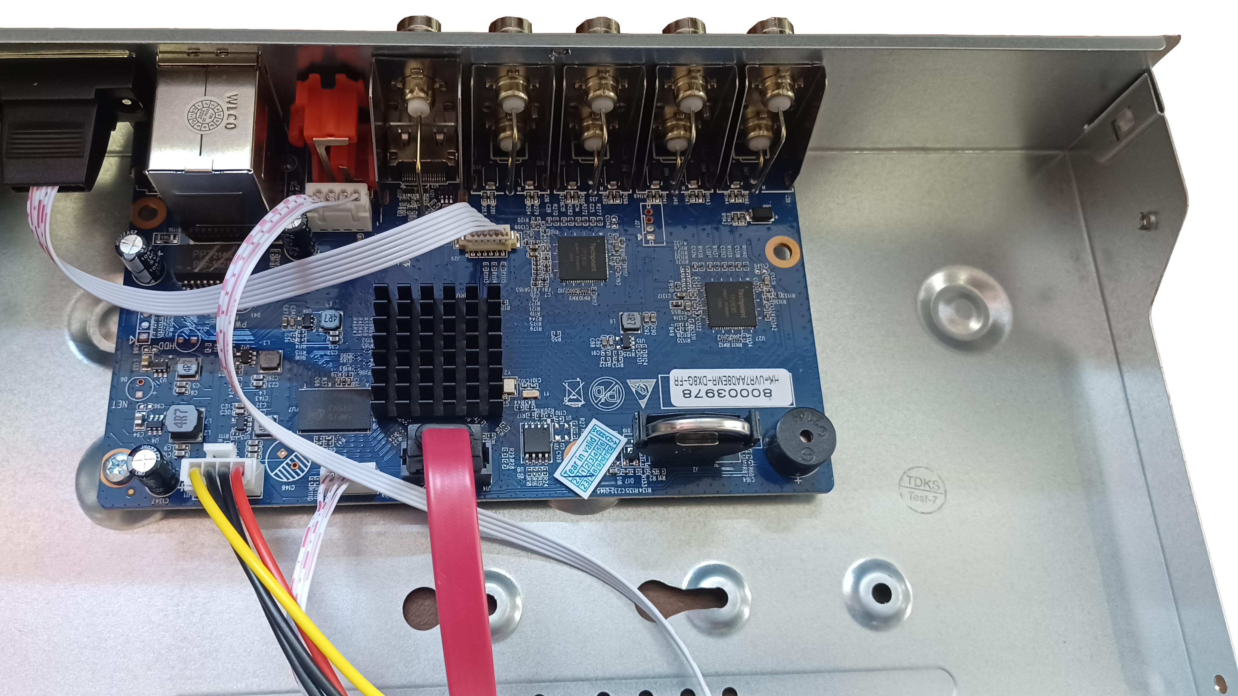 دی وی آر 8 کانال برایتون UVR7TAA08RM-D54G نمای داخل